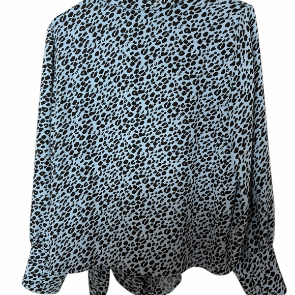 Chico's Blue Long Sleeve Animal Print Lightweight Button Down Shirt Size 0 - Picture 12 of 15